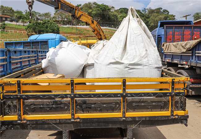 Primeira etapa da entrega de calcário 